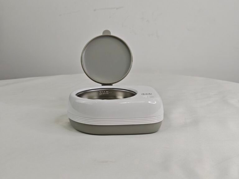 GZ-CS08 rechargeable ultrasonic retainer cleaner open front view