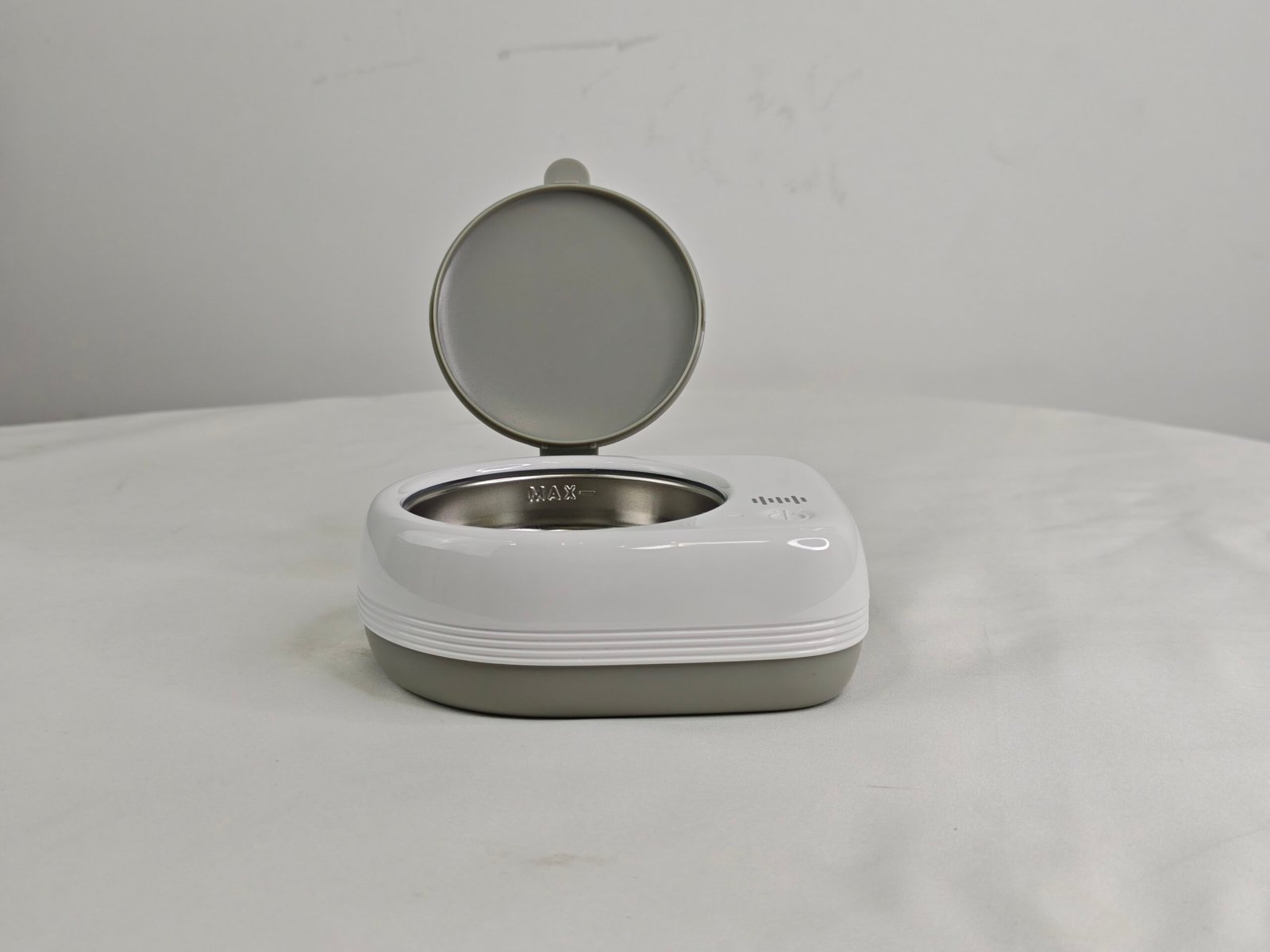 GZ-CS08 rechargeable ultrasonic retainer cleaner open front view